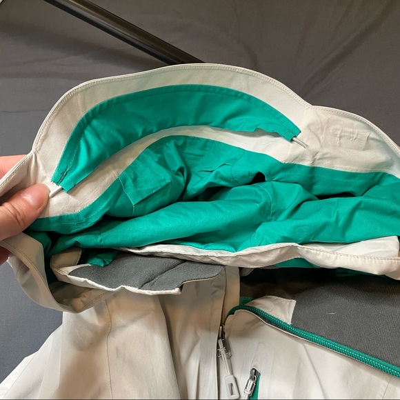 Women's Patagonia Goretex Piolet jacket - Picture 12 of 14